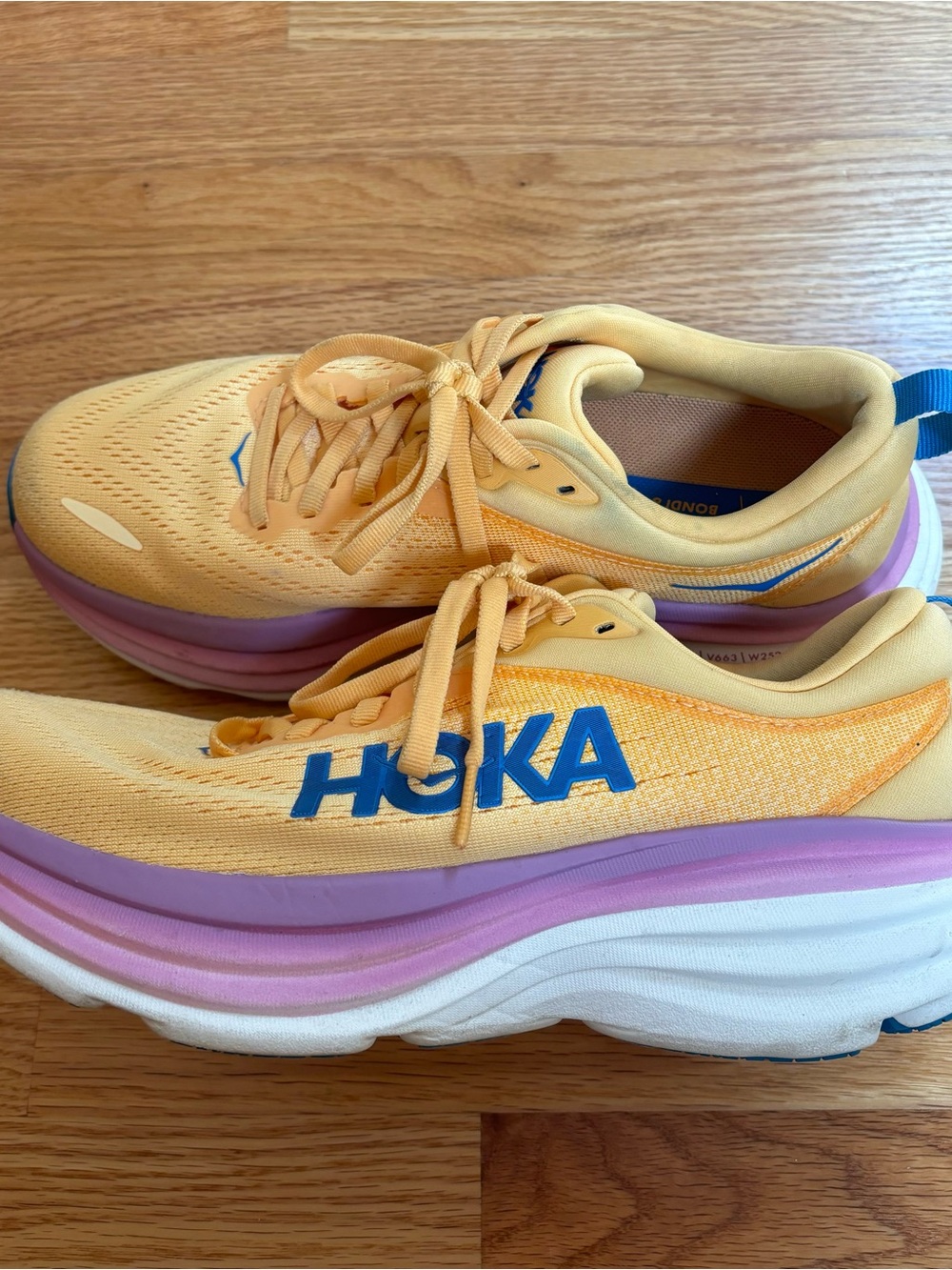 Hoka Bondi 8 in yellow/pink